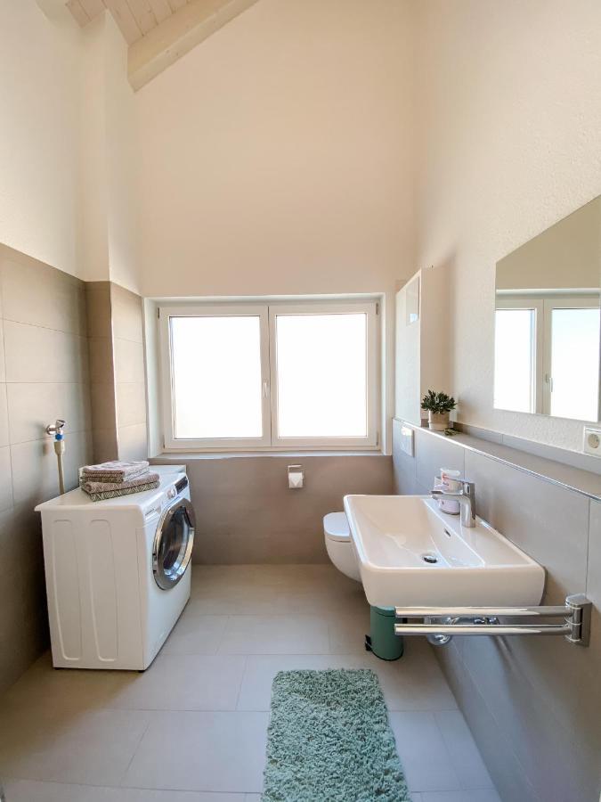 Wunderschoene Helle Wohnung Mit Grosser Dachterrasse กอทท์มาดิงเกน ภายนอก รูปภาพ