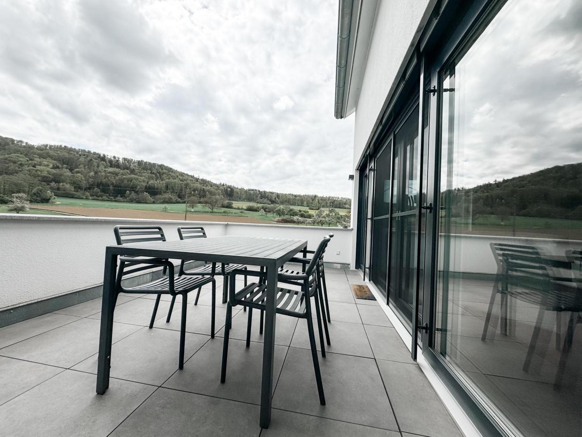 Wunderschoene Helle Wohnung Mit Grosser Dachterrasse กอทท์มาดิงเกน ภายนอก รูปภาพ